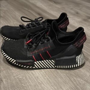 Adidas NMD R1 V2 dazzle black/red/white sneakers